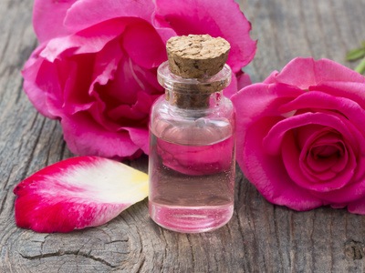 Agua de Rosas, remedio de Salud y Belleza